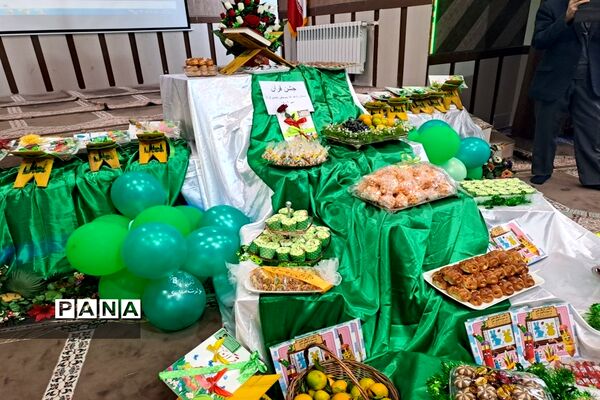 جشن قرآن در دبستان شاهد آقا مصطفی خمینی (ره)کاشمر