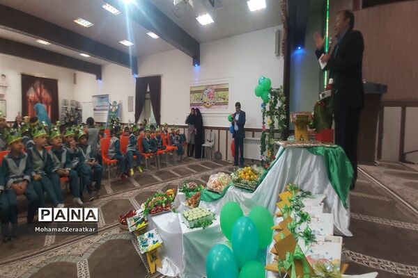 جشن قرآن در دبستان شاهد آقا مصطفی خمینی (ره)کاشمر