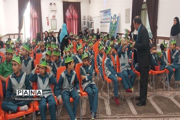 جشن قرآن در دبستان شاهد آقا مصطفی خمینی (ره)کاشمر