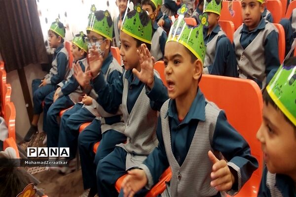 جشن قرآن در دبستان شاهد آقا مصطفی خمینی (ره)کاشمر