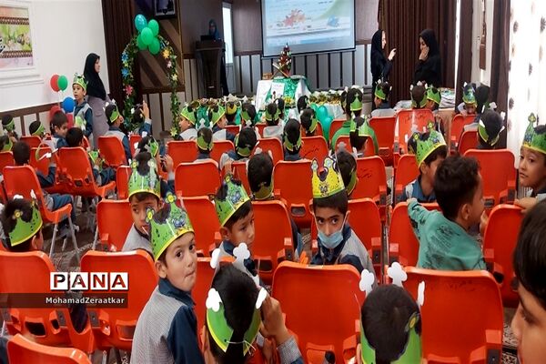 جشن قرآن در دبستان شاهد آقا مصطفی خمینی (ره)کاشمر