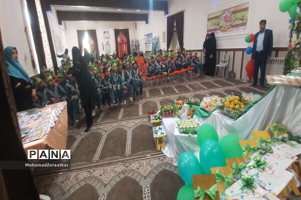 جشن قرآن در دبستان شاهد آقا مصطفی خمینی (ره)کاشمر