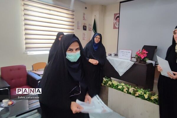 مراسم تقدیر از فعالان تربیتی و پرورشی در آموزش و پرورش رودهن