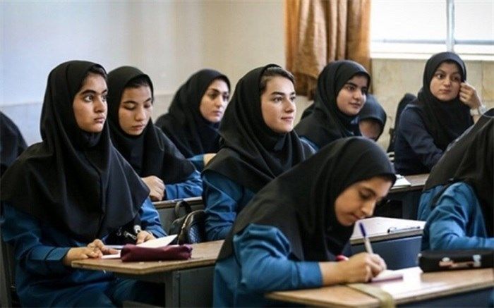 ضوابط و آئین‌نامه اجرایی در مدارس باید رعایت شود