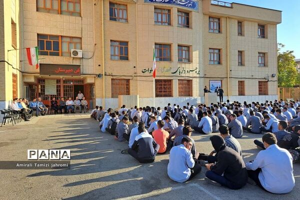افتتاحیه المپیاد ورزشی در دبیرستان پسرانه معارف ۴ ناحیه ۳ شیراز