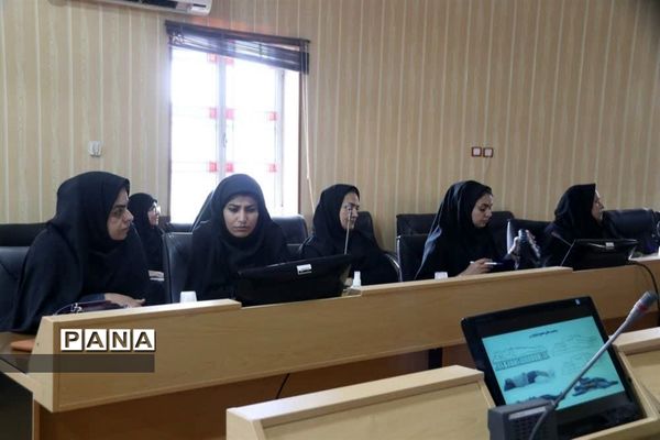 دوره آموزشی حرکت اصلاحی ویژه کارکنان اداری آموزش و پرورش شهرستان مهریز