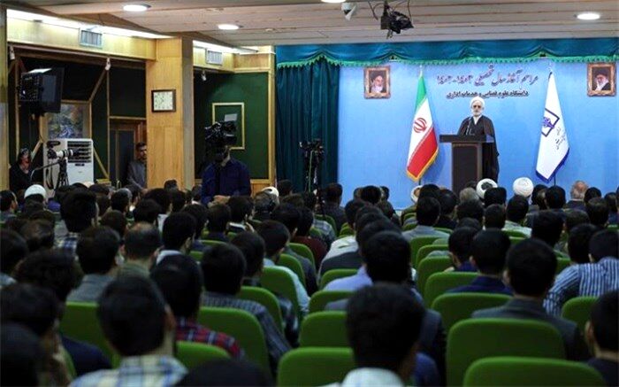 دانشگاه نباید یک فضای بسته باشد