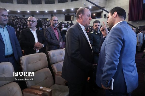 همایش طلیعه‌داران تعلیم و تربیت