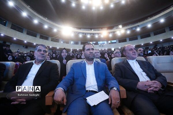 همایش طلیعه‌داران تعلیم و تربیت