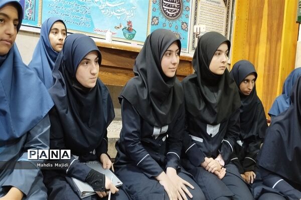 برگزاری حلقه صالحین دانش‌آموزی در دبیرستان حجاب ملارد