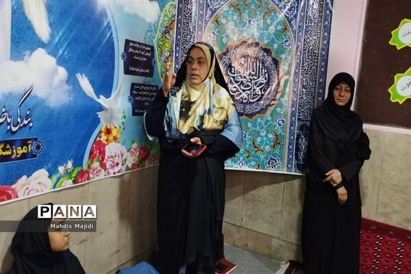 برگزاری حلقه صالحین دانش‌آموزی در دبیرستان حجاب ملارد