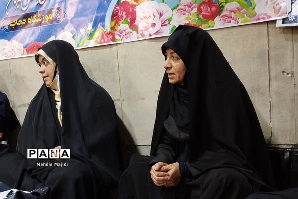برگزاری حلقه صالحین دانش‌آموزی در دبیرستان حجاب ملارد