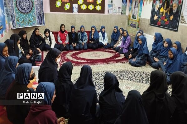 برگزاری حلقه صالحین دانش‌آموزی در دبیرستان حجاب ملارد