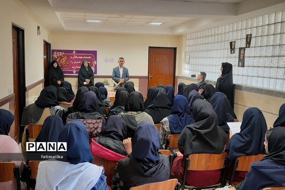 جشن میلاد امام حسن عسکری( ع) در دبیرستان دخترانه شهید سردار سلیمانی شهرستان فیروزکوه