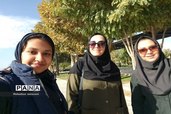 بازدید دانش‌آموزان دبیرستان مهشید مصلی نژاد از آرامگاه فردوسی