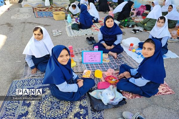 جشنواره غذای سالم و اردوی درون مدرسه‌ای در مدرسه شهید خاقانی شهرستان شیروان