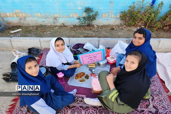 جشنواره غذای سالم و اردوی درون مدرسه‌ای در مدرسه شهید خاقانی شهرستان شیروان