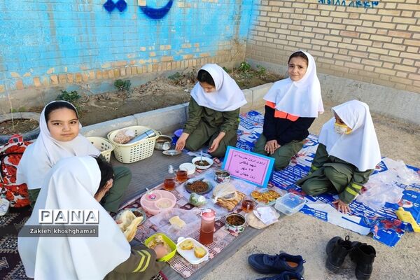 جشنواره غذای سالم و اردوی درون مدرسه‌ای در مدرسه شهید خاقانی شهرستان شیروان