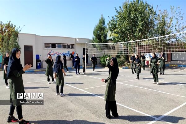 برگزاری المپیاد‌های ورزشی به‌مناسبت هفته تربیت‌بدنی در مدرسه شهدای اقتدار ملارد