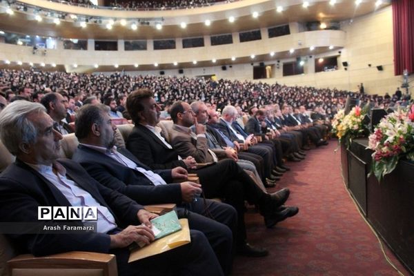 همایش طلیعه‌داران تعلیم و تربیت در برج میلاد‌تهران