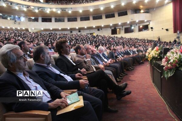 همایش طلیعه‌داران تعلیم و تربیت در برج میلاد‌تهران