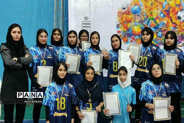 تجلیل از ورزشکاران برتر مسابقات ورزشی بندرخمیر