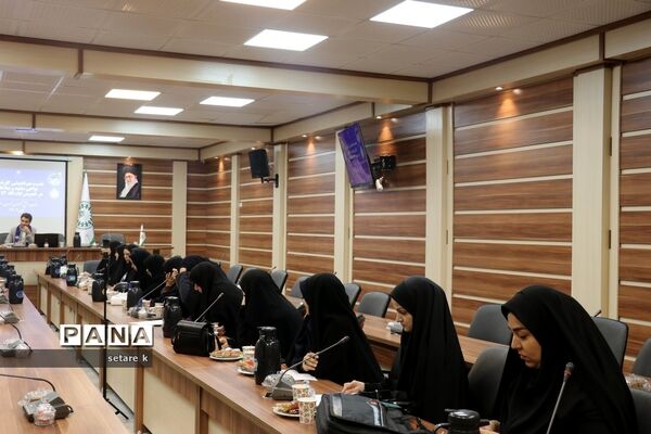 نشست هم‌اندیشی کارشناسان نواحی مشهد و تبادکان در خصوص ایام الله 13 آبان