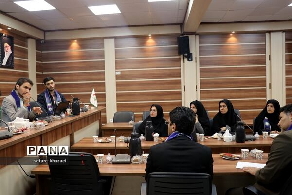 نشست هم‌اندیشی کارشناسان نواحی مشهد و تبادکان در خصوص ایام الله 13 آبان