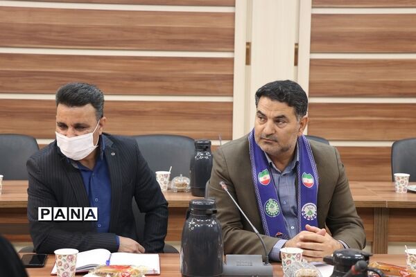 نشست هم‌اندیشی کارشناسان نواحی مشهد و تبادکان در خصوص ایام الله 13 آبان