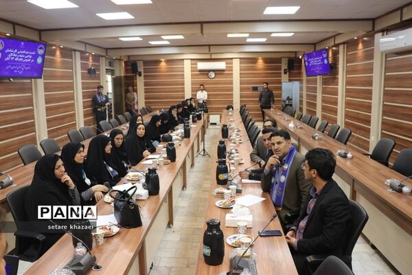 نشست هم‌اندیشی کارشناسان نواحی مشهد و تبادکان در خصوص ایام الله 13 آبان