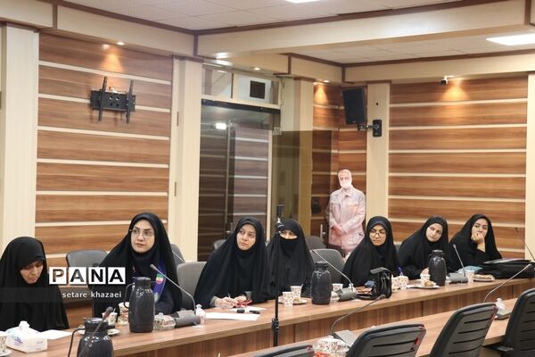 نشست هم‌اندیشی کارشناسان نواحی مشهد و تبادکان در خصوص ایام الله 13 آبان