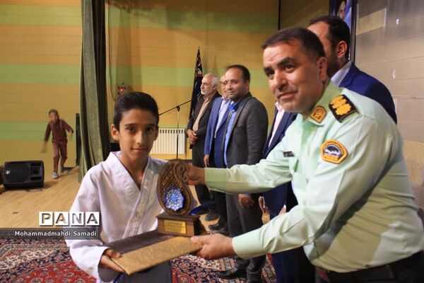 آیین تجلیل از دانش‌آموزان مدال‌آور شهرستان دلیجان