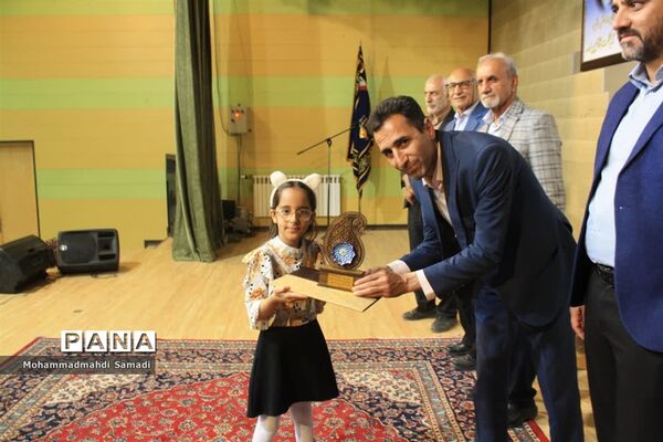 آیین تجلیل از دانش‌آموزان مدال‌آور شهرستان دلیجان