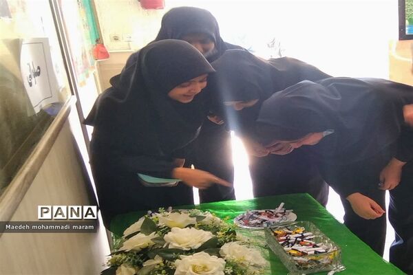 جشن میلاد امام حسن عسکری(ع) در دبیرستان دخترانه فرزانگان ناحیه 2 زاهدان