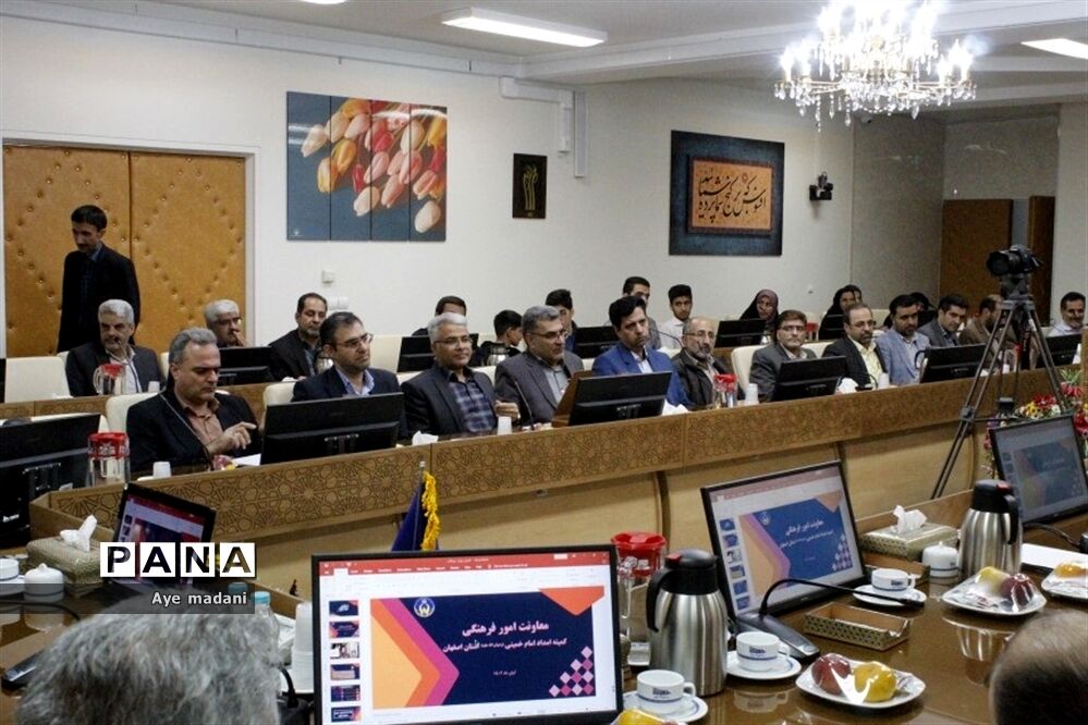 آیین تجلیل از برترین‌های کنکور و سمپاد در کمیته امداد امام خمینی (ره)