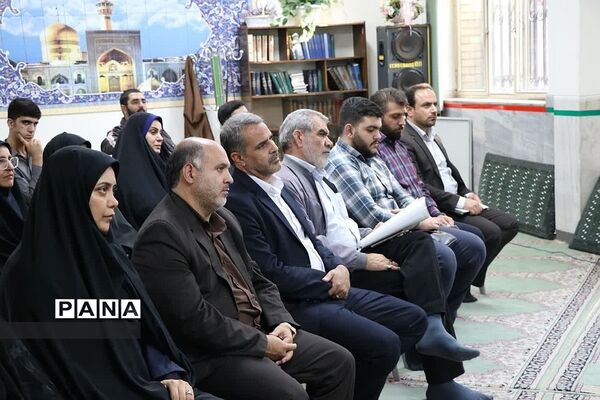 مراسم تقدیر از معلمان و دانش‌آموزان جهادی در ناحیه دو ری