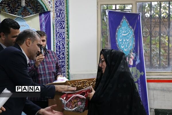 مراسم تقدیر از معلمان و دانش‌آموزان جهادی در ناحیه دو ری