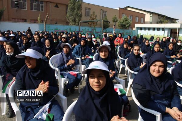 آیین نواختن زنگ پدافند غیرعامل در مدرسه موفقیان یک شهرستان بهارستان