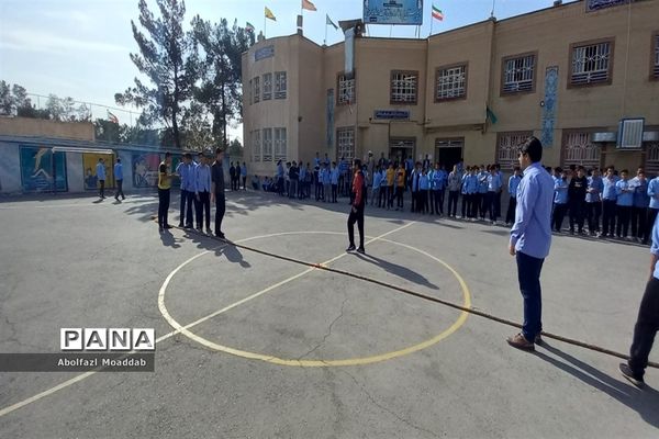 المپیاد درون مدرسه‌ای دبیرستان نمونه آیت الله خامنه‌ای کاشمر