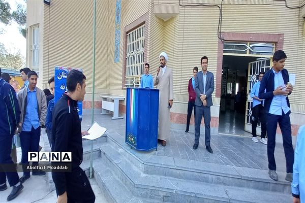 المپیاد درون مدرسه‌ای دبیرستان نمونه آیت الله خامنه‌ای کاشمر