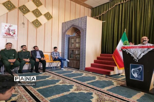 یادواره شهدای دانش‌آموز در دبیرستان امام علی(ع) ابرکوه