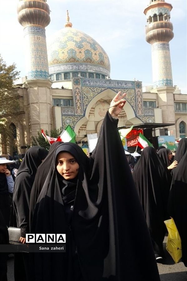 تجمع دانش‌آموزان  تهرانی در حمایت از کودکان غزه