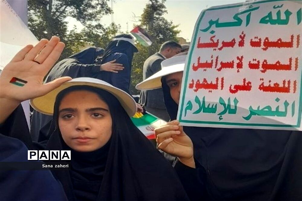 تجمع دانش‌آموزان  تهرانی در حمایت از کودکان غزه