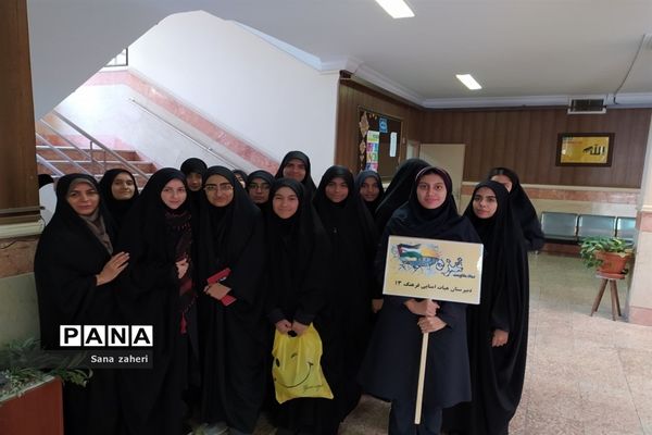 تجمع دانش‌آموزان  تهرانی در حمایت از کودکان غزه