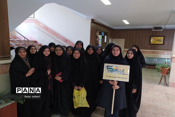 تجمع دانش‌آموزان  تهرانی در حمایت از کودکان غزه