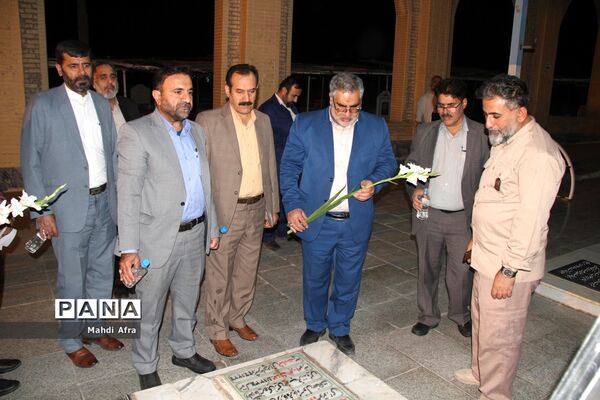 تجدید بیعت با مزار مطهر شهدای دانش‌آموز بهبهان