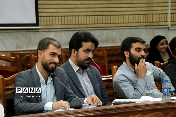 نشست استاندار قم با دبیران تشکل‌های دانشجویی