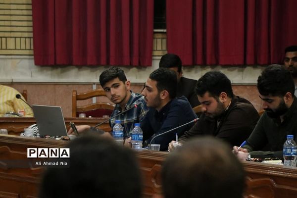 نشست استاندار قم با دبیران تشکل‌های دانشجویی