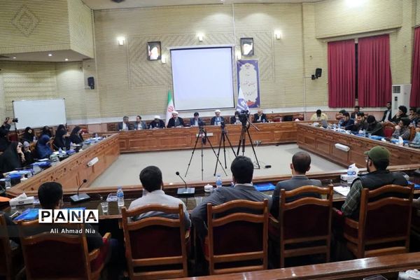 نشست استاندار قم با دبیران تشکل‌های دانشجویی