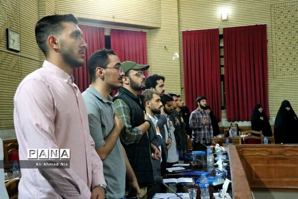 نشست استاندار قم با دبیران تشکل‌های دانشجویی